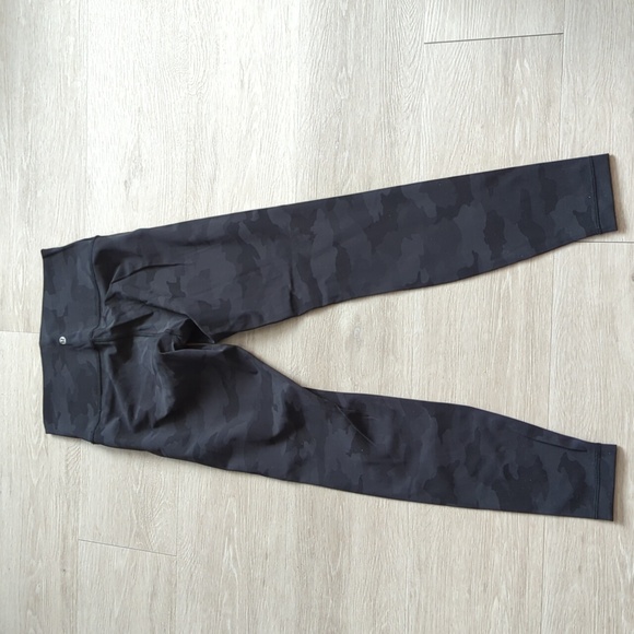 Lululemon size 6 Wunder under leggings 28" - Picture 3 of 3